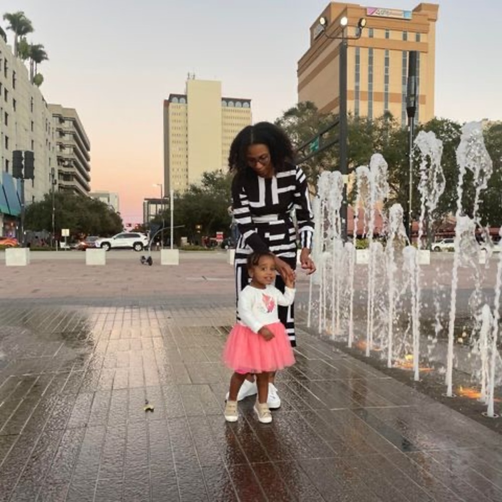 Meet your Posher, Amina